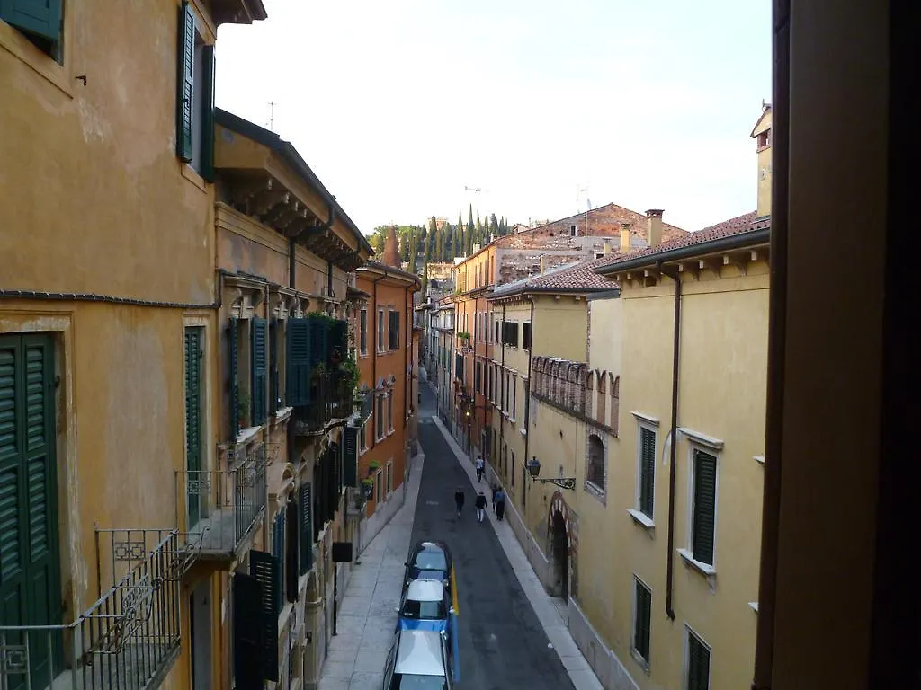Protezione della Giovane - female hostel Verona